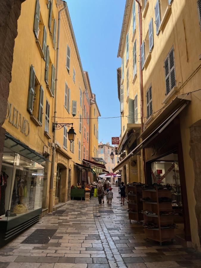Studio Hyeres -Rue Pietonne Climatisation Lit 160 Tout Equipe - Sabrina Exterior photo