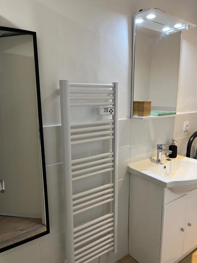 Studio Hyeres -Rue Pietonne Climatisation Lit 160 Tout Equipe - Sabrina Exterior photo